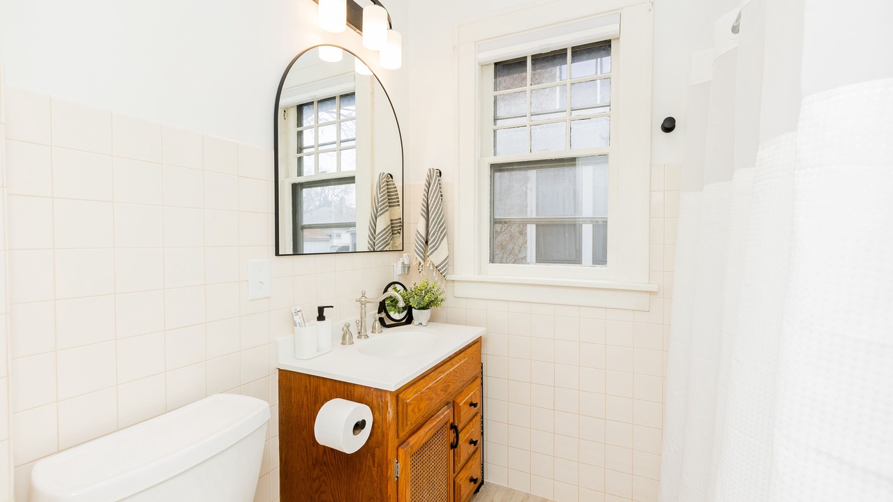 Photo of Bathroom in Kutzky Park