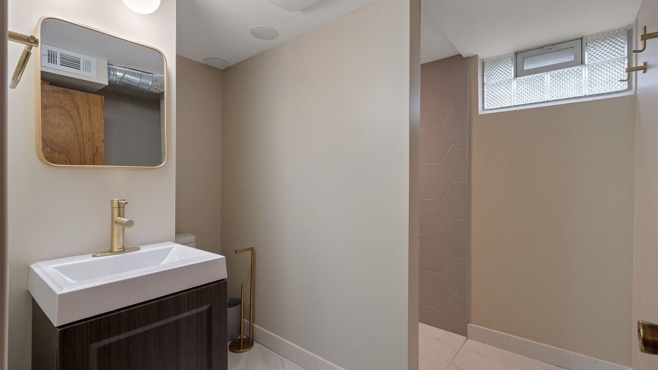 Photo of Bathroom in Crystal