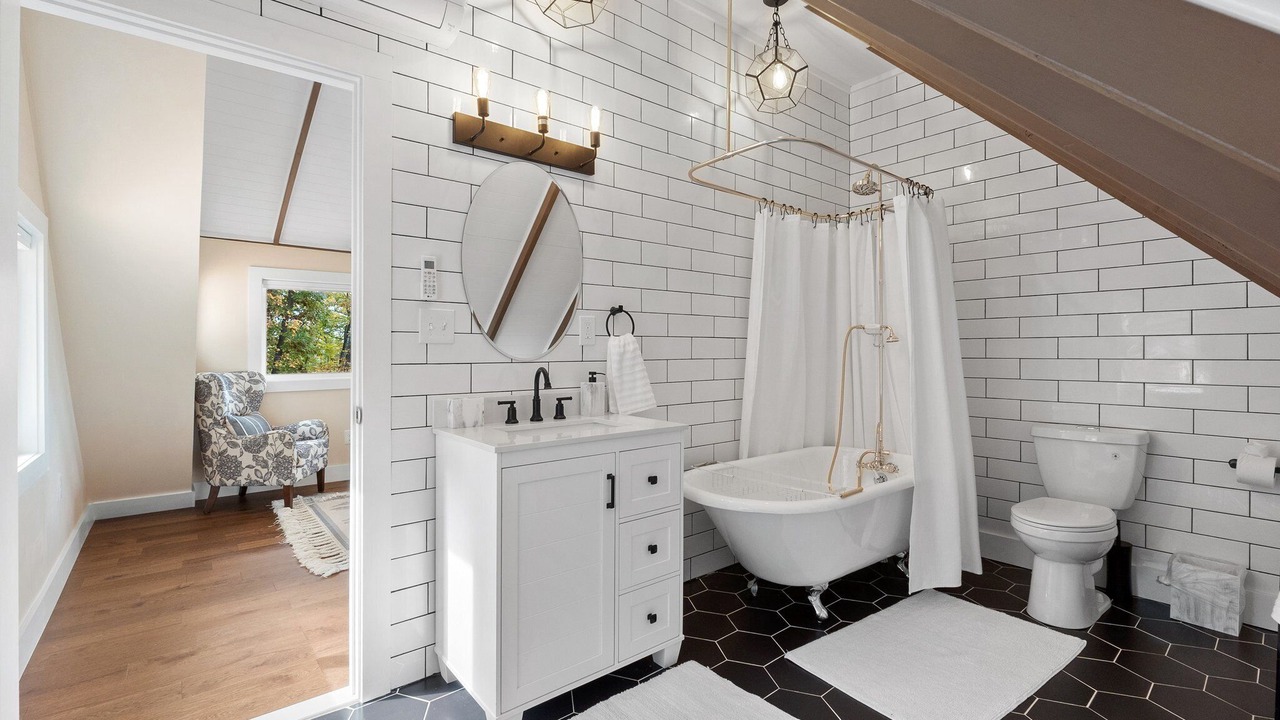 Photo of Bathroom in Kabletown