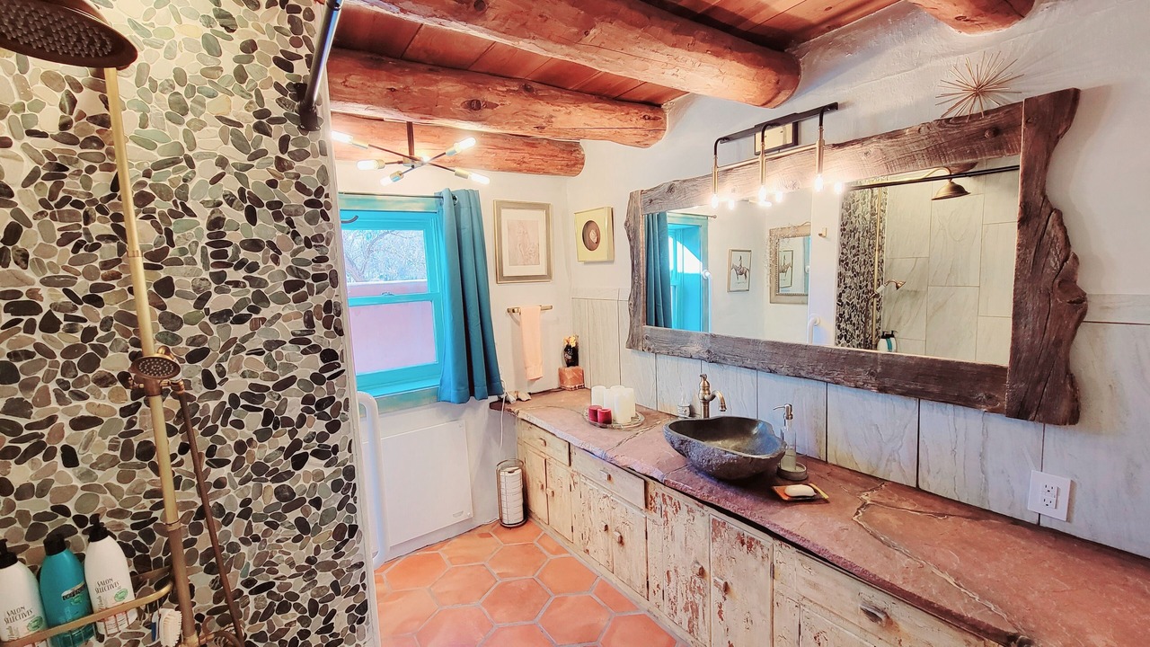 Photo of Bathroom in Embudo