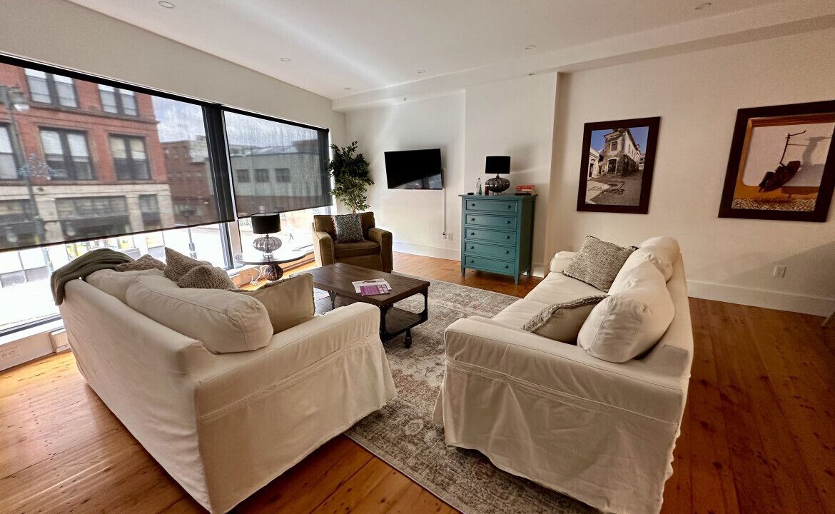 Photo of Livingroom in East Bayside