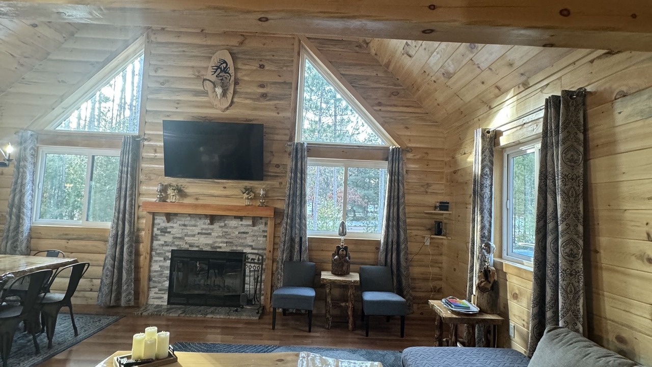 Photo of Livingroom in Lake Shore Estates