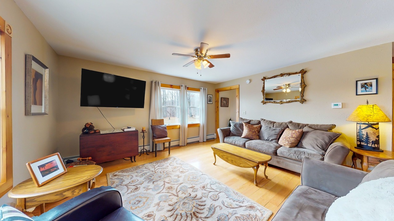 Photo of Livingroom in North Troy
