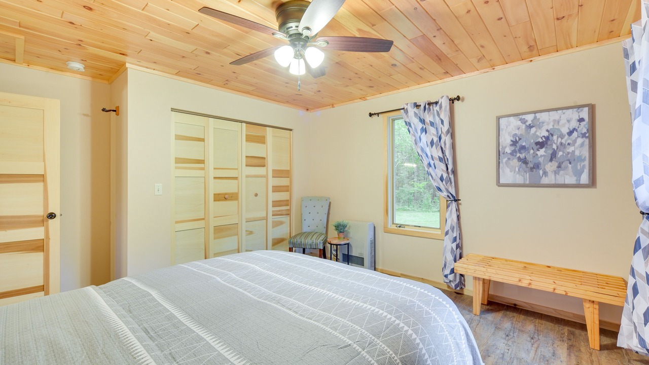 Photo of Bedroom in Cable