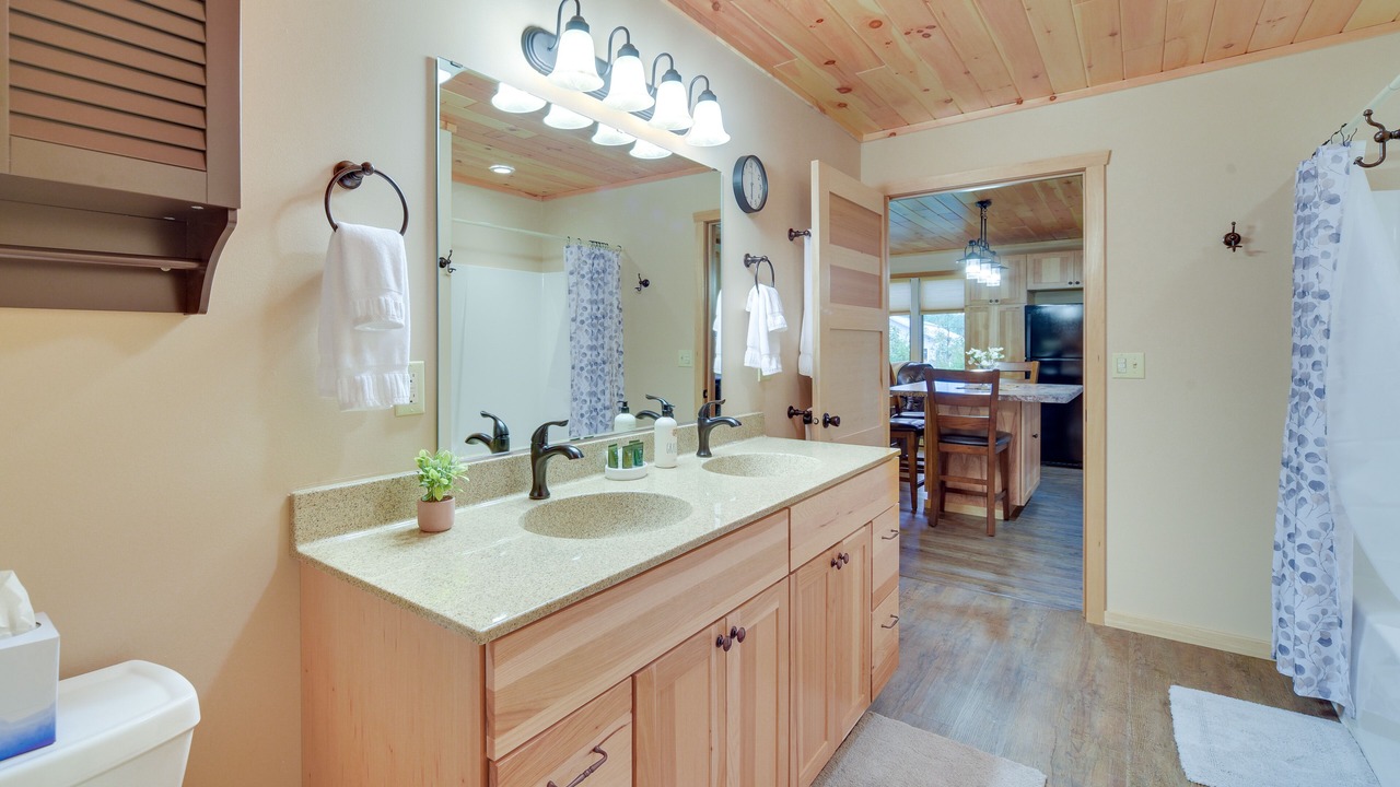 Photo of Bathroom in Cable