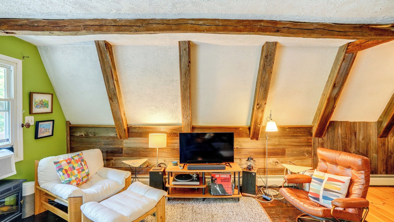Photo of Livingroom in Becket