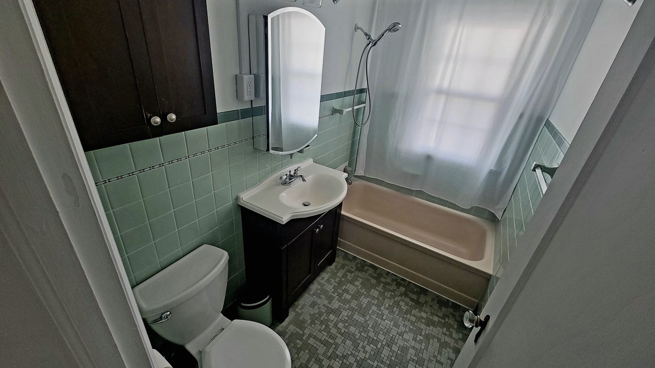 Photo of Bathroom in Kutzky Park