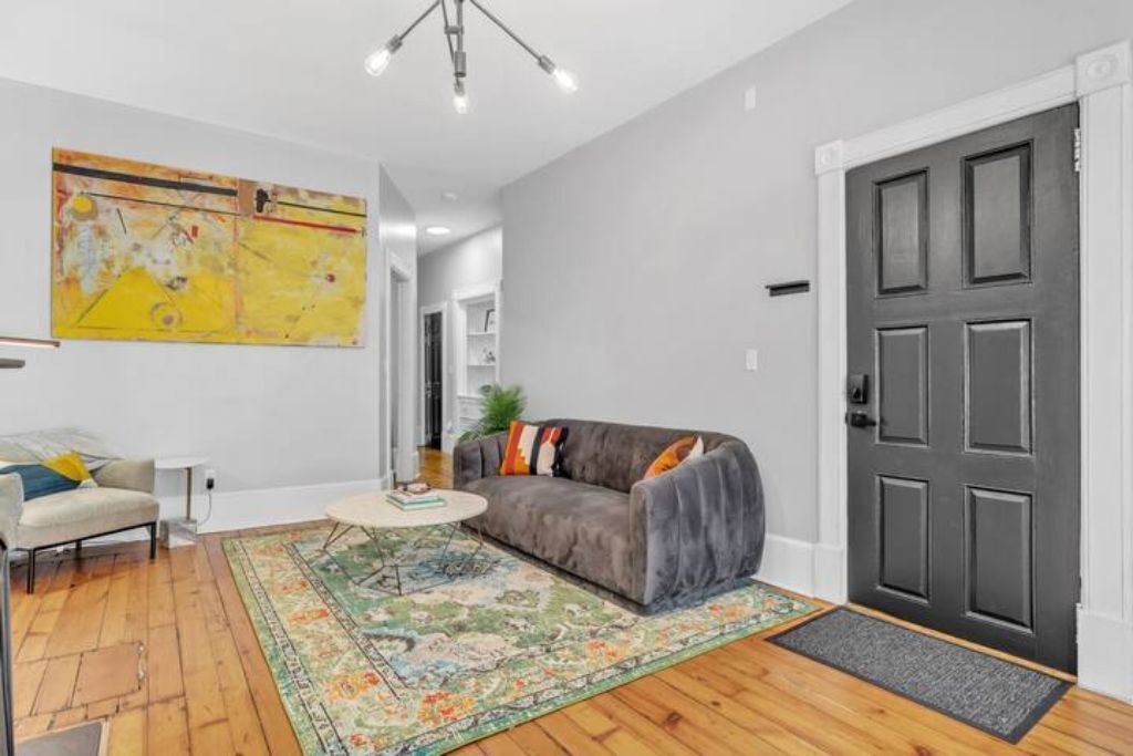Photo of Livingroom in Metro Center