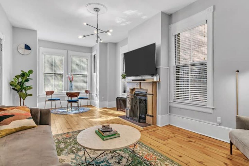 Photo of Livingroom in Metro Center