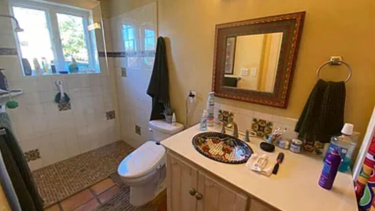 Photo of Bathroom in South Capitol