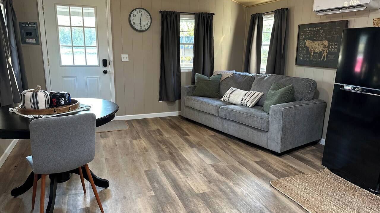 Photo of Livingroom in Apple Grove