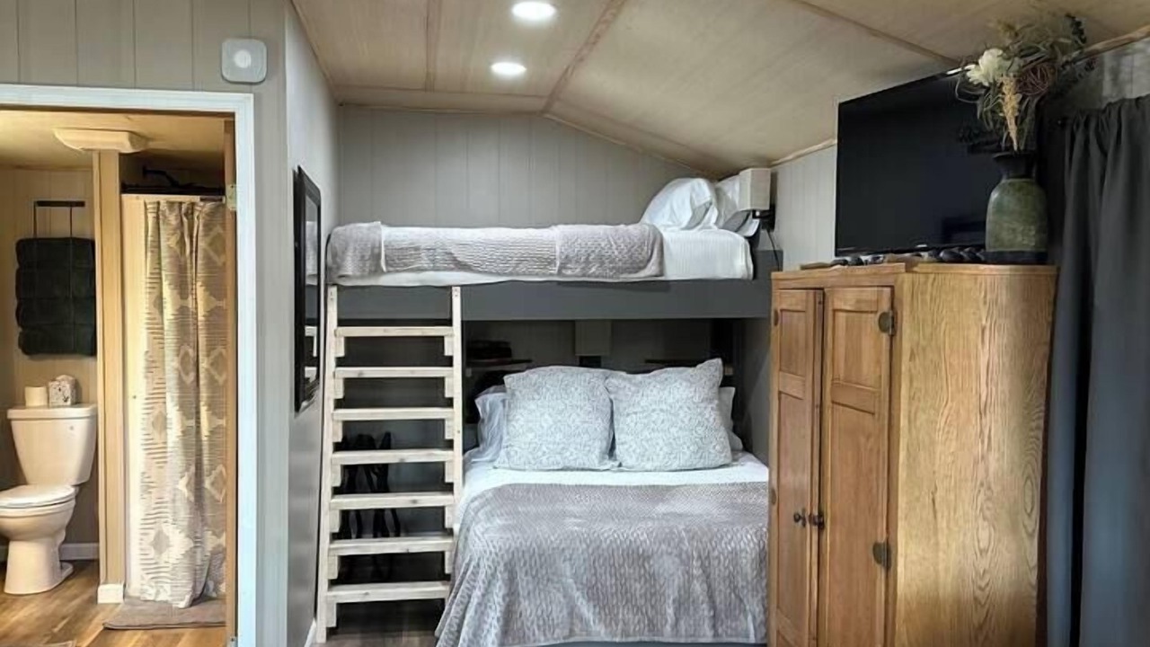 Photo of Bedroom in Apple Grove