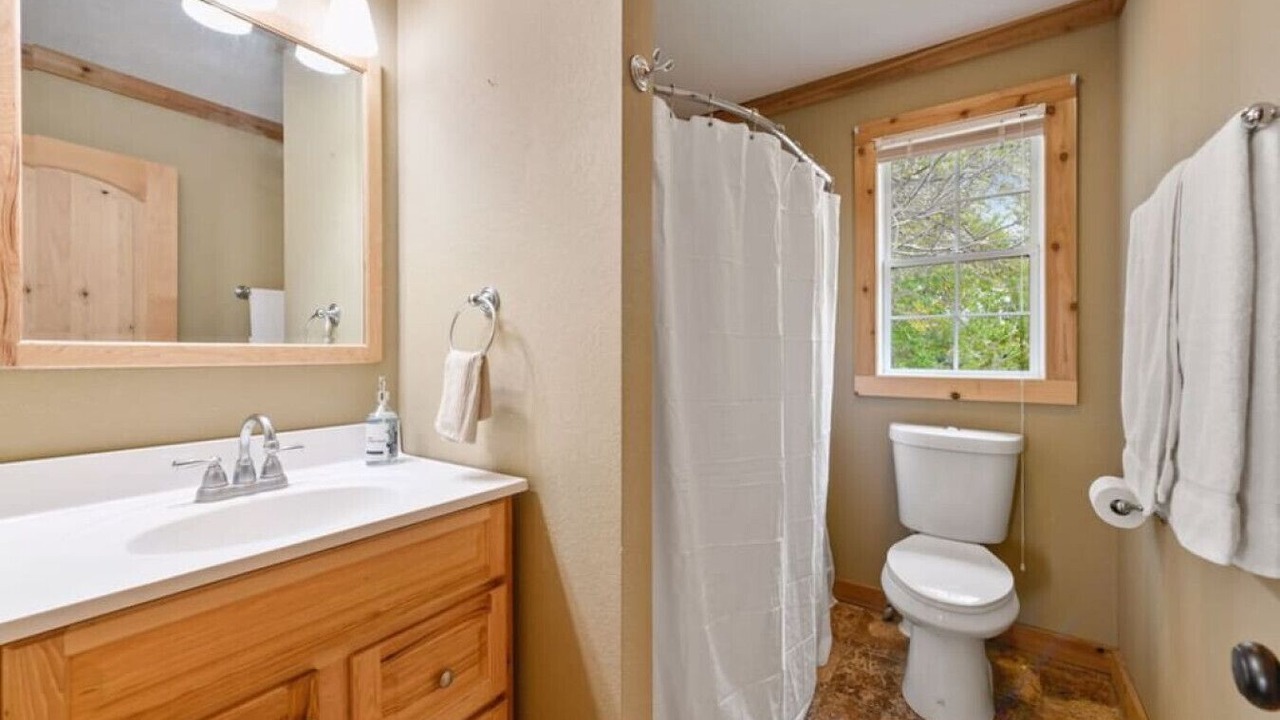 Photo of Bathroom in Garrison