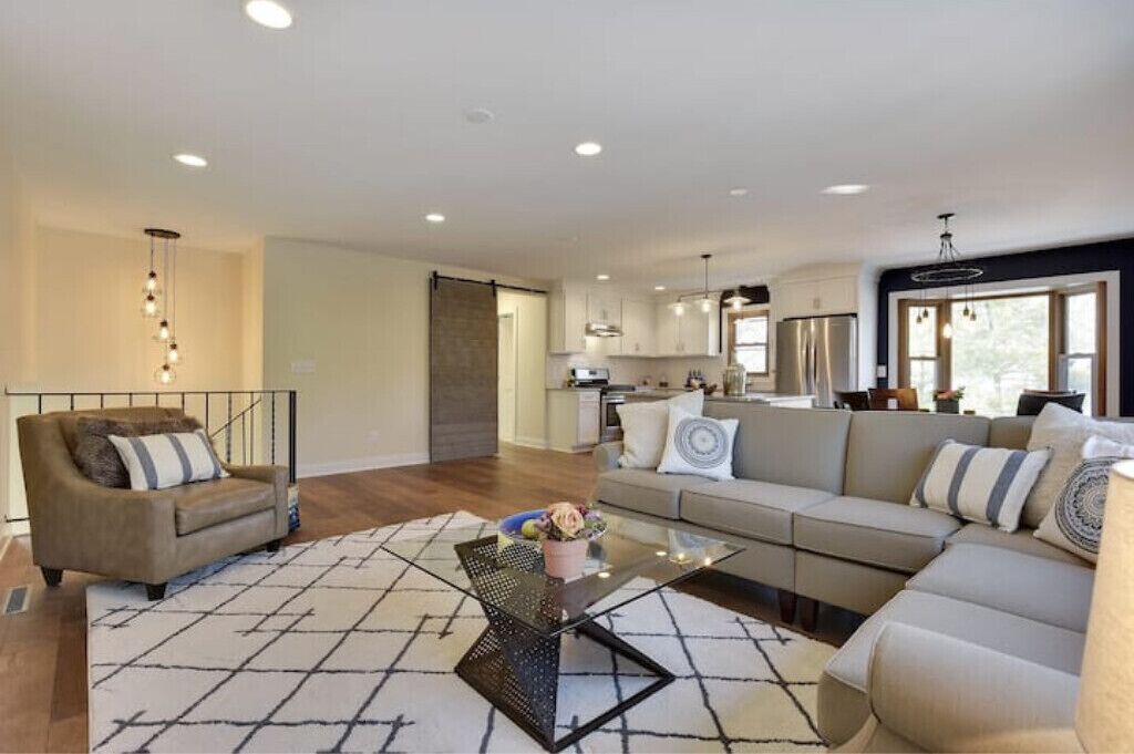 Photo of Livingroom in Shorewood