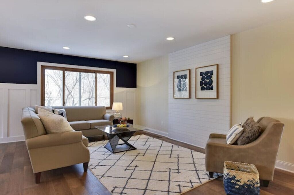 Photo of Livingroom in Shorewood