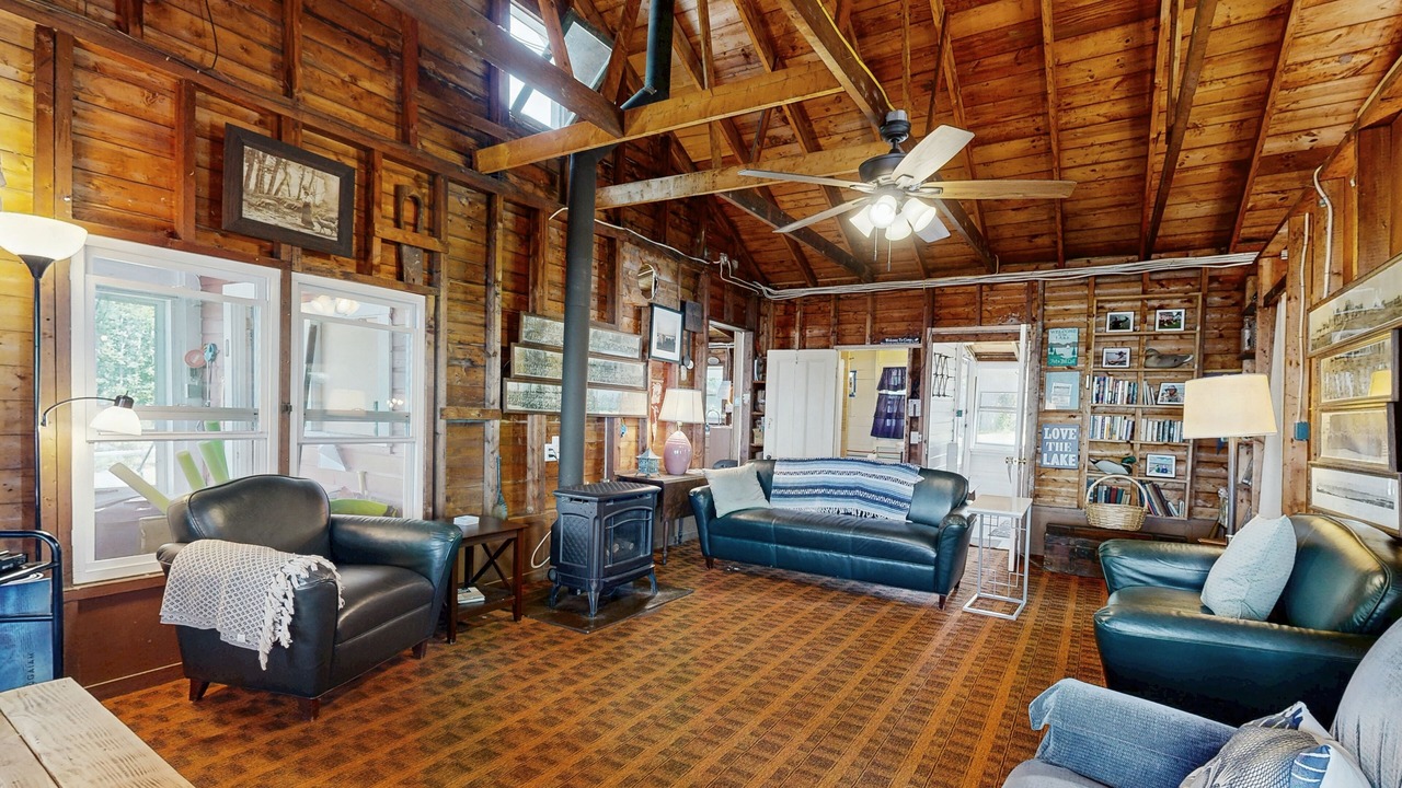 Photo of Livingroom in South Hero
