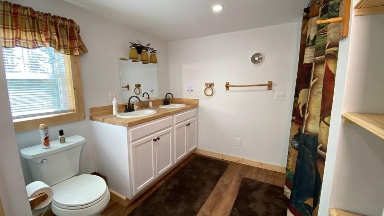 Photo of Bathroom in Speculator