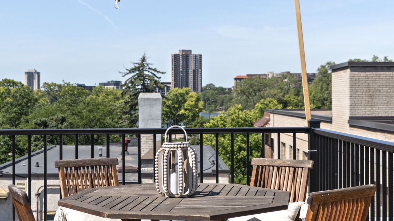 Photo of Outdoor in Uptown