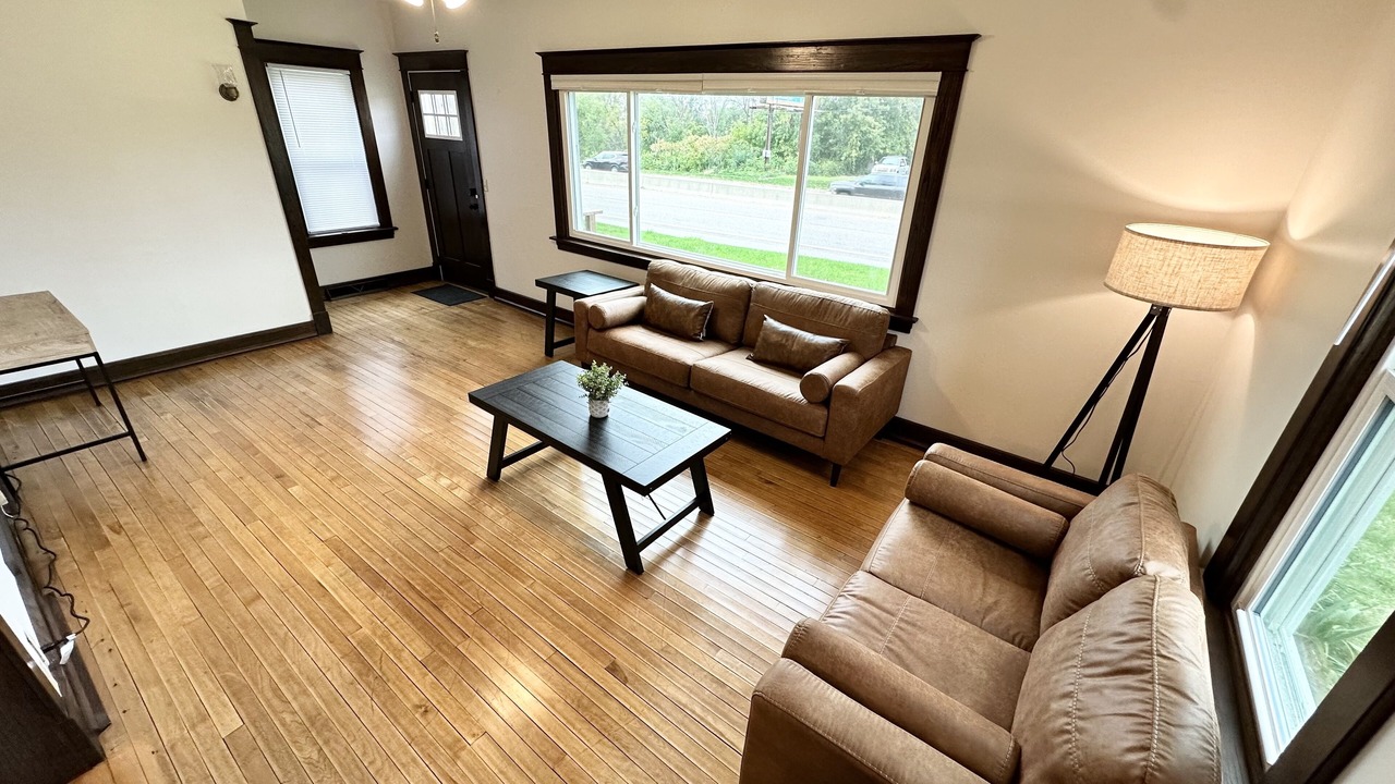 Photo of Livingroom in Shorewood