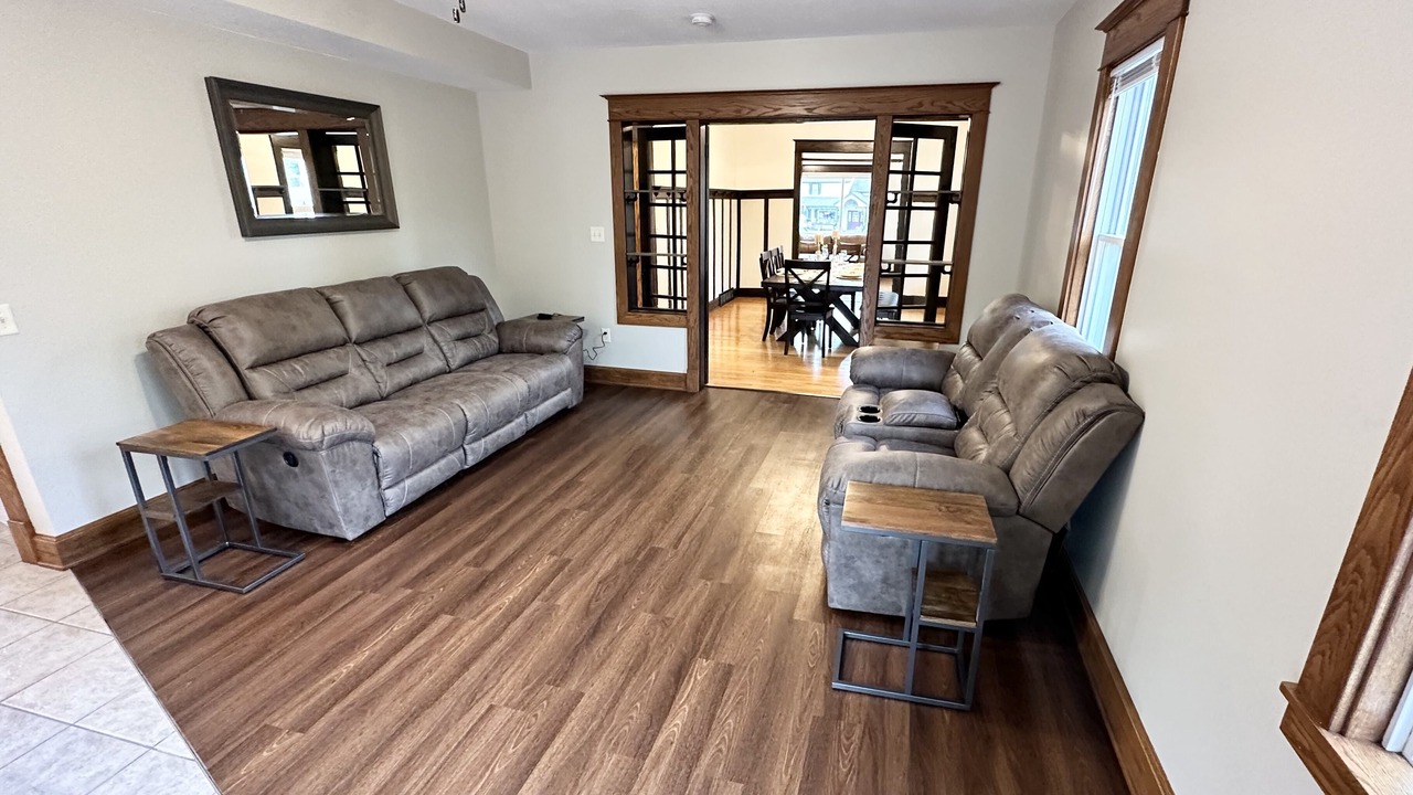 Photo of Livingroom in Shorewood