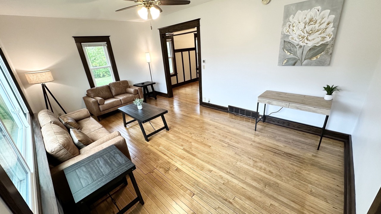 Photo of Livingroom in Shorewood
