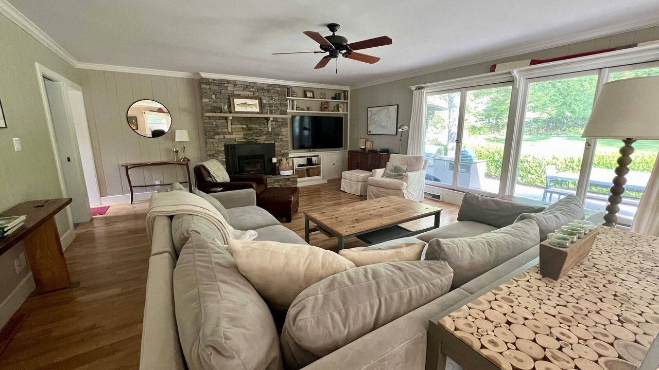 Photo of Livingroom in Leland