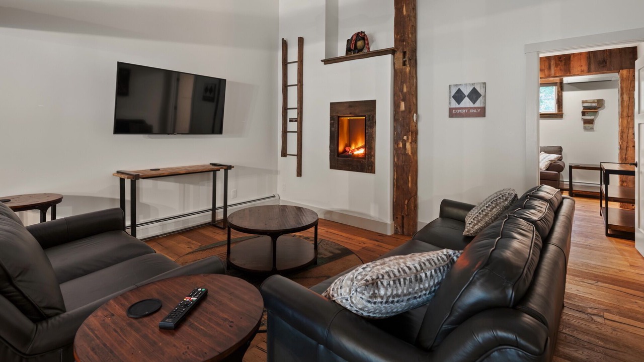 Photo of Livingroom in Warren