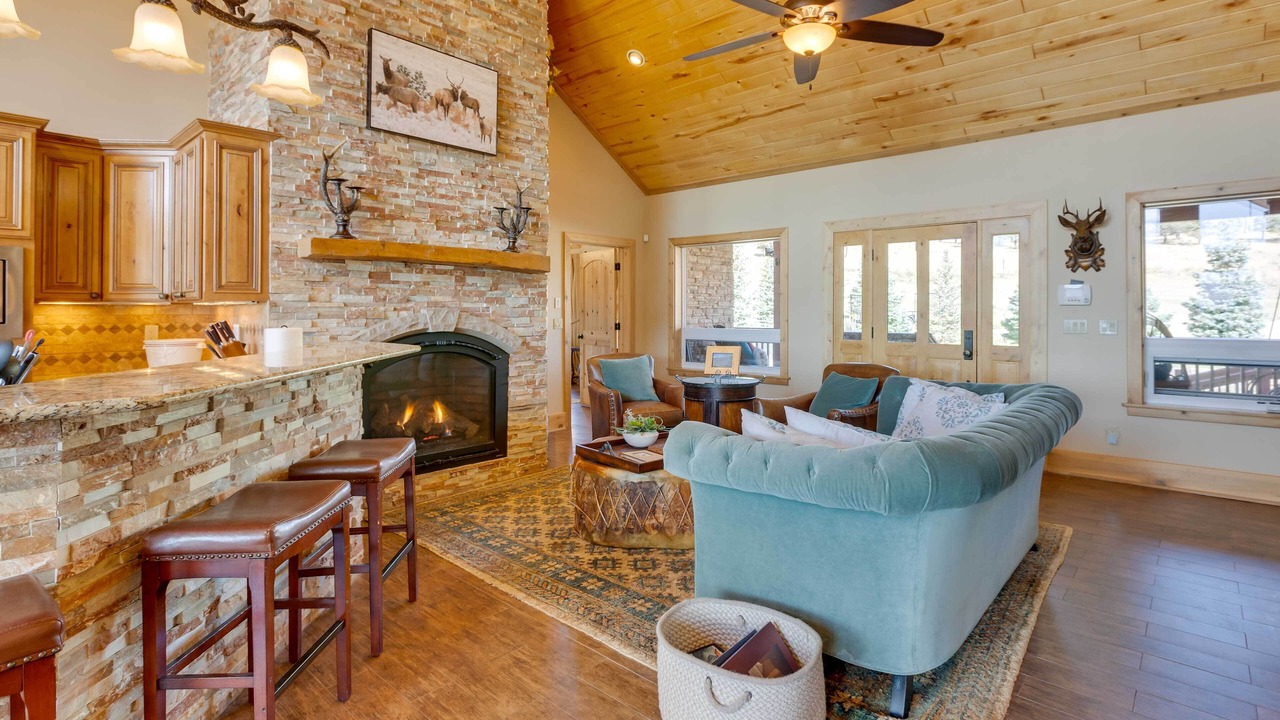Photo of Livingroom in Angel Fire