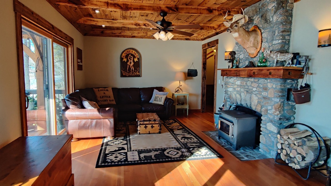 Photo of Livingroom in Meredith