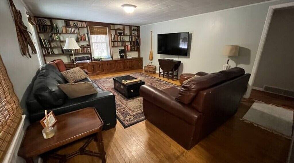 Photo of Livingroom in Newcomb