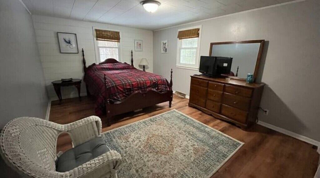 Photo of Bedroom in Newcomb