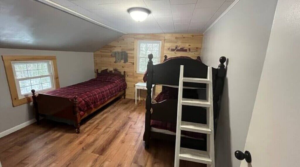 Photo of Bedroom in Newcomb