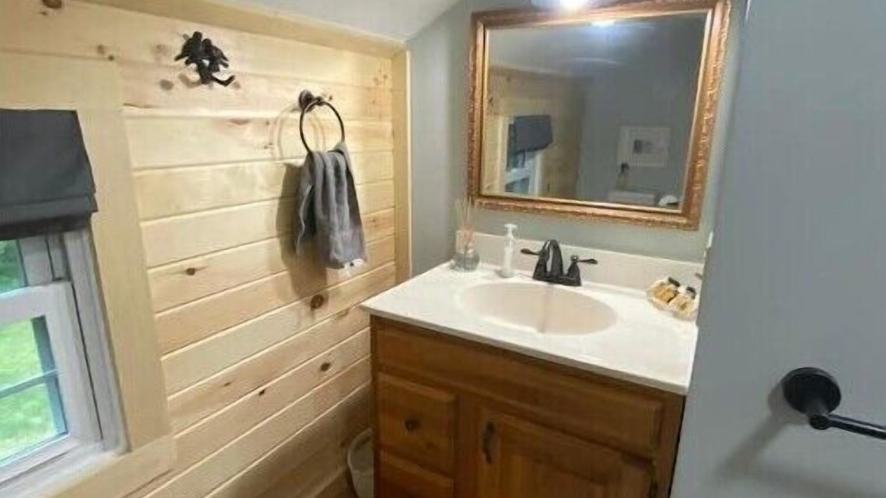 Photo of Bathroom in Newcomb