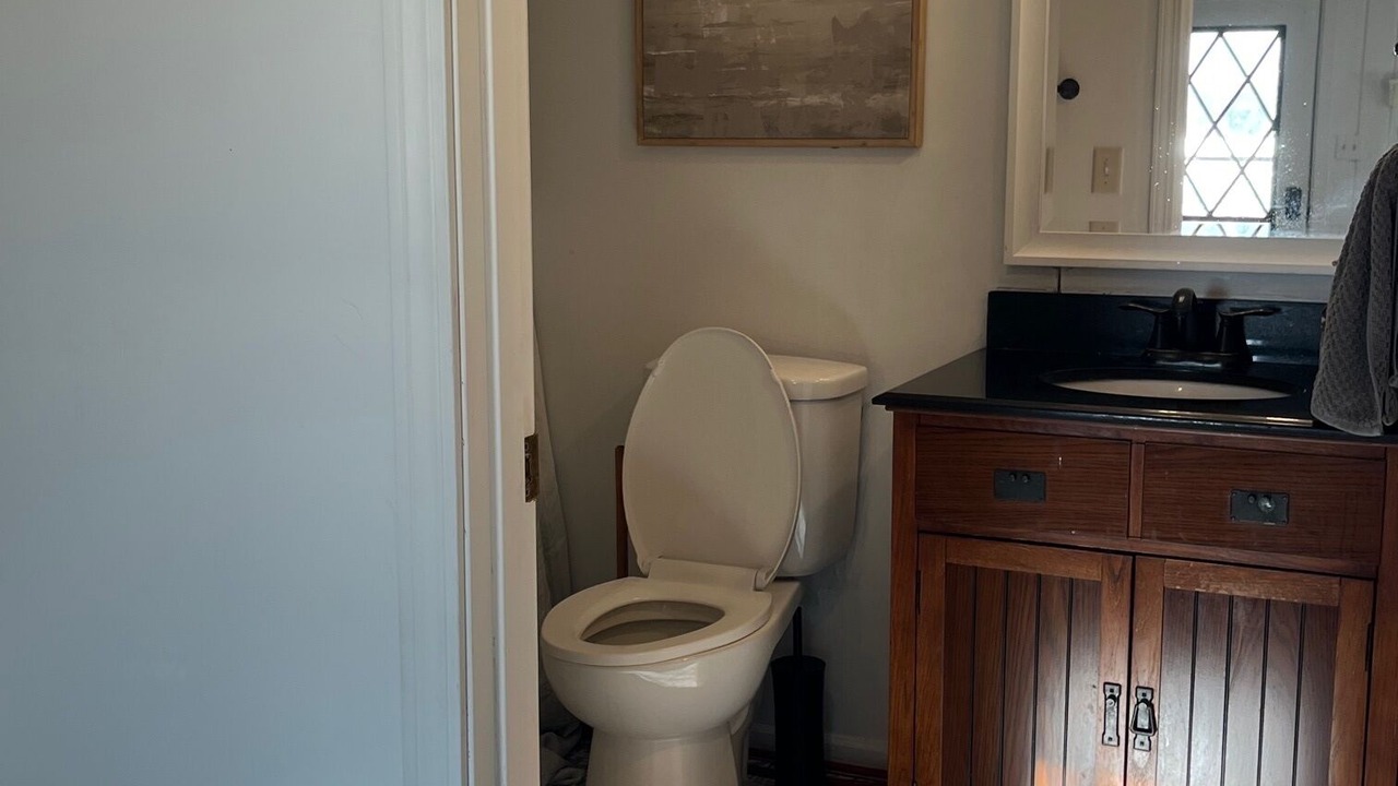 Photo of Bathroom in Dresser