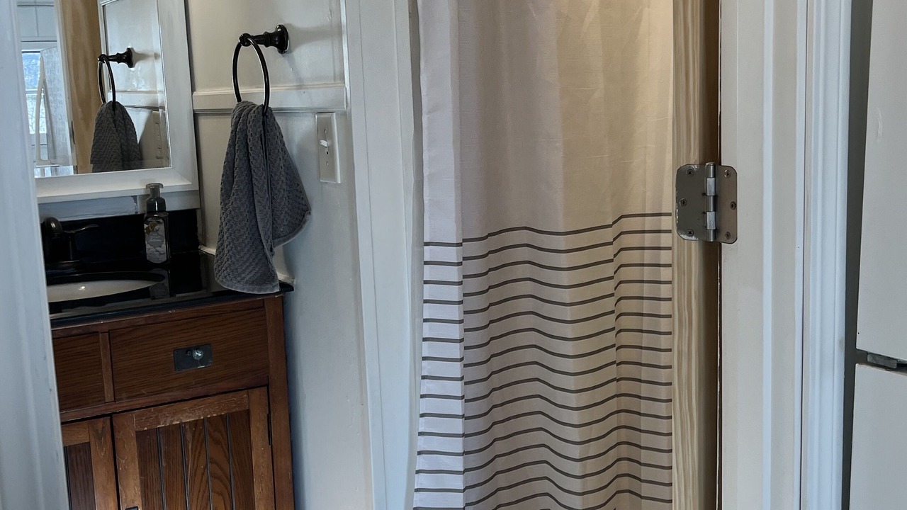 Photo of Bathroom in Dresser
