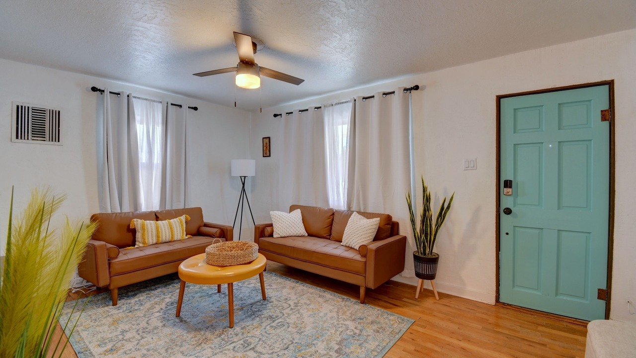Photo of Livingroom in Nob Hill