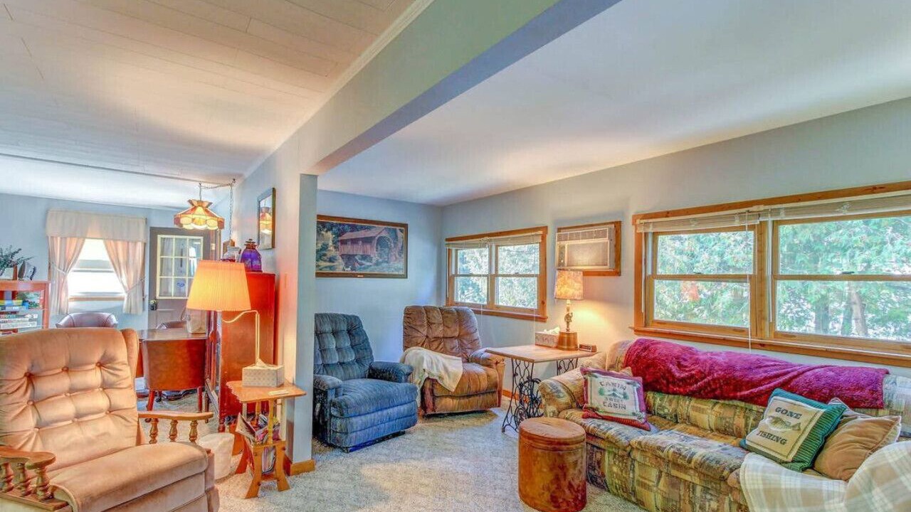 Photo of Livingroom in Schuyler Falls