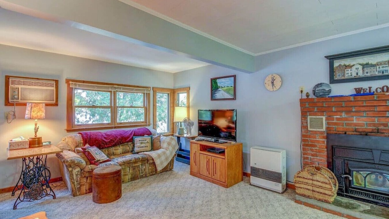 Photo of Livingroom in Schuyler Falls