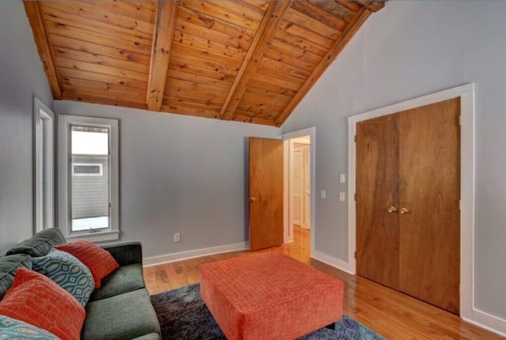 Photo of Livingroom in Becket