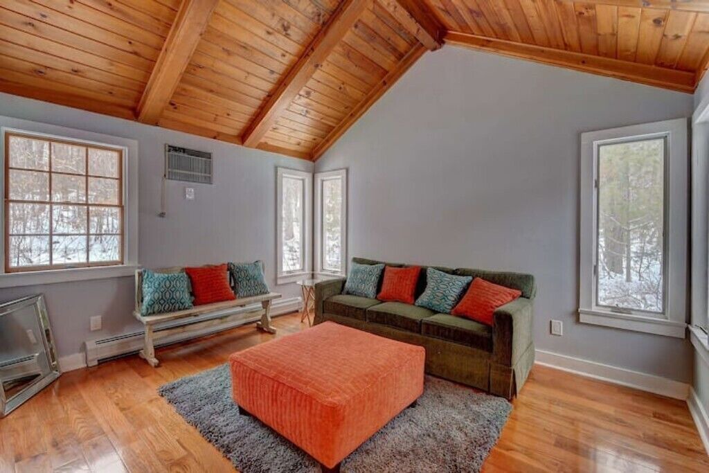 Photo of Livingroom in Becket