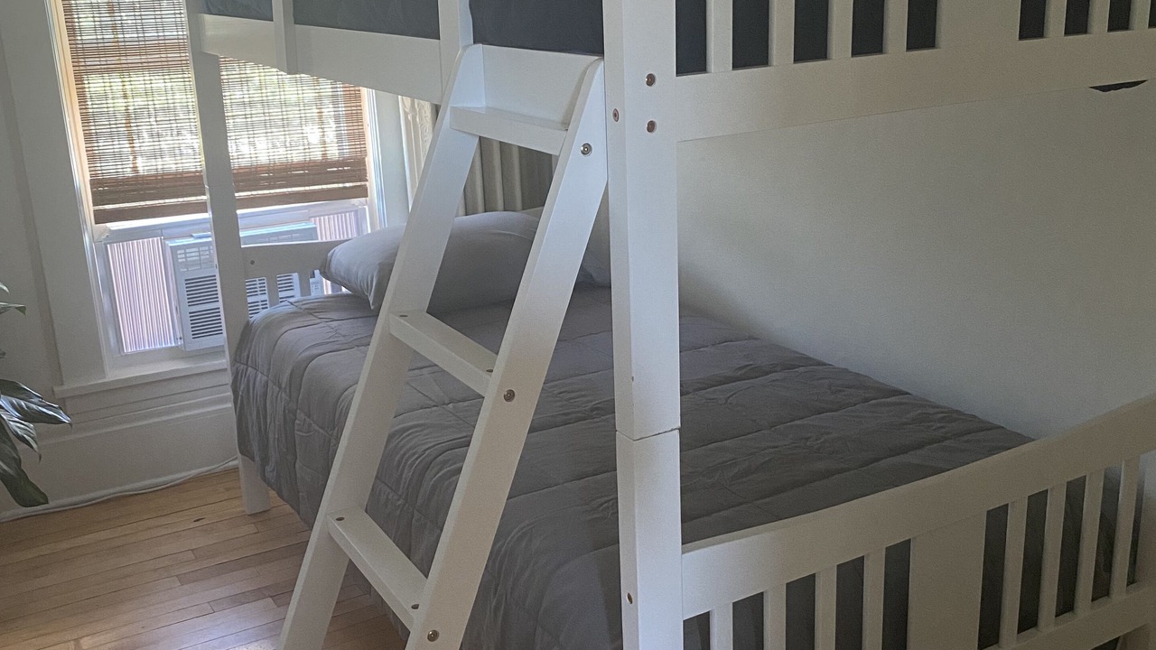 Photo of Bedroom in Summit - University