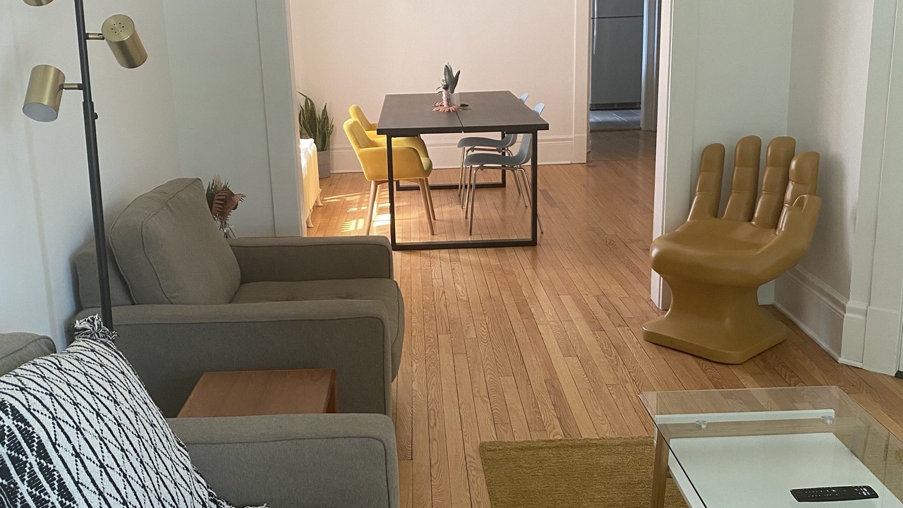 Photo of Livingroom in Summit - University