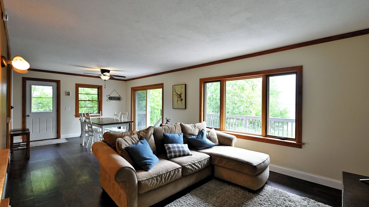 Photo of Livingroom in Shell Lake