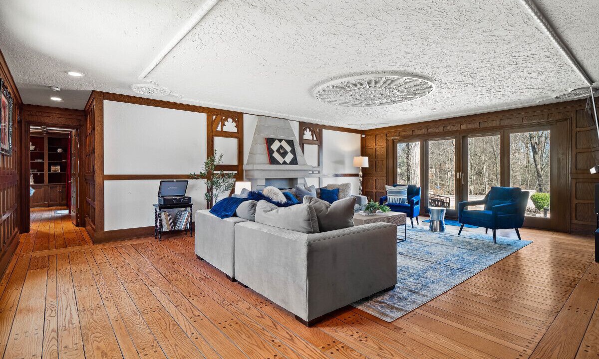 Photo of Livingroom in Northwest Akron