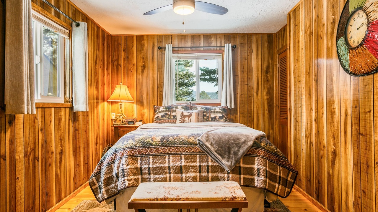 Photo of Bedroom in Eagle Nest