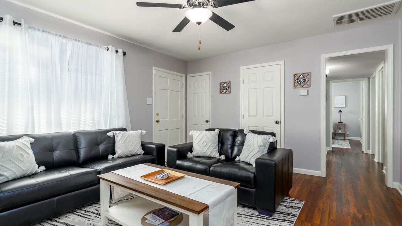 Photo of Livingroom in Jacksonville