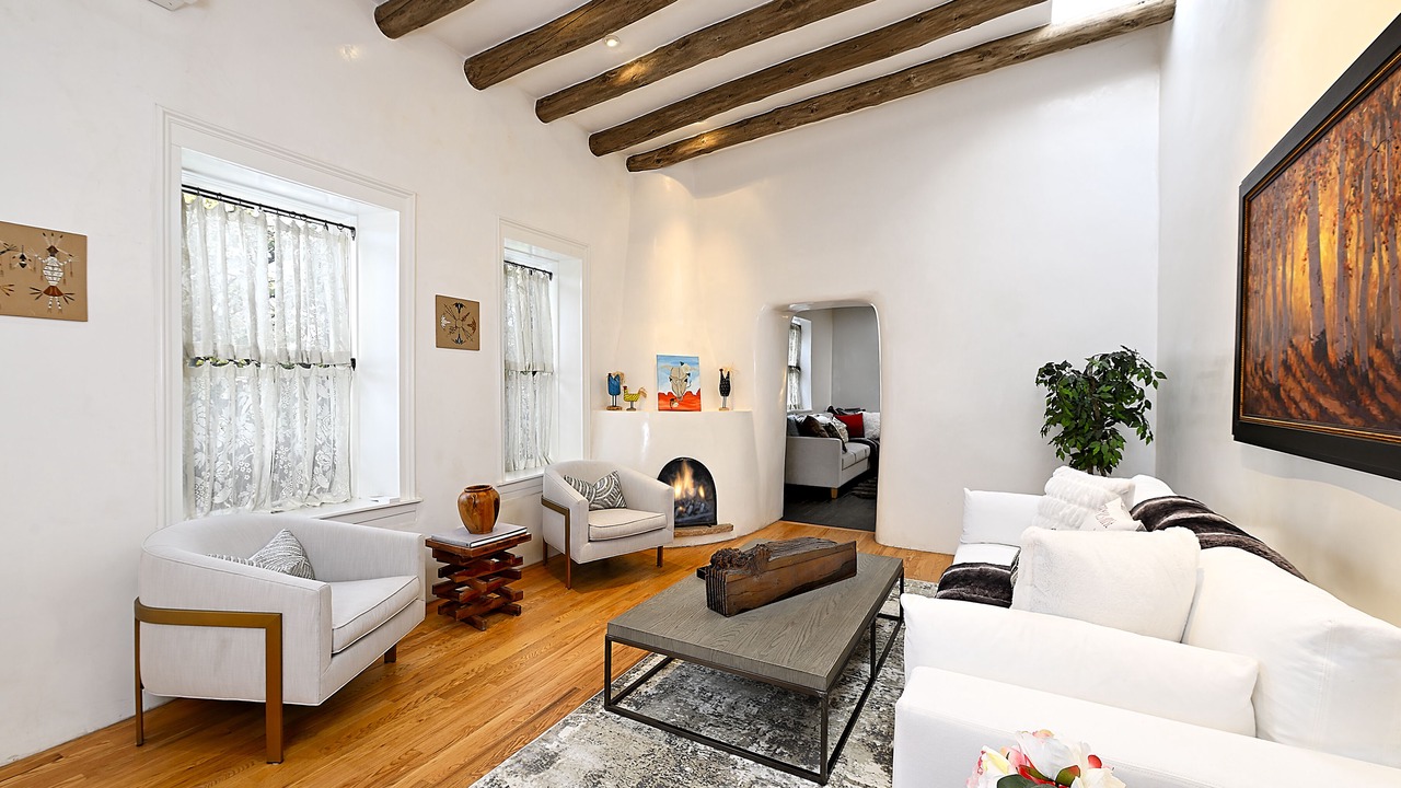Photo of Livingroom in Historic Eastside