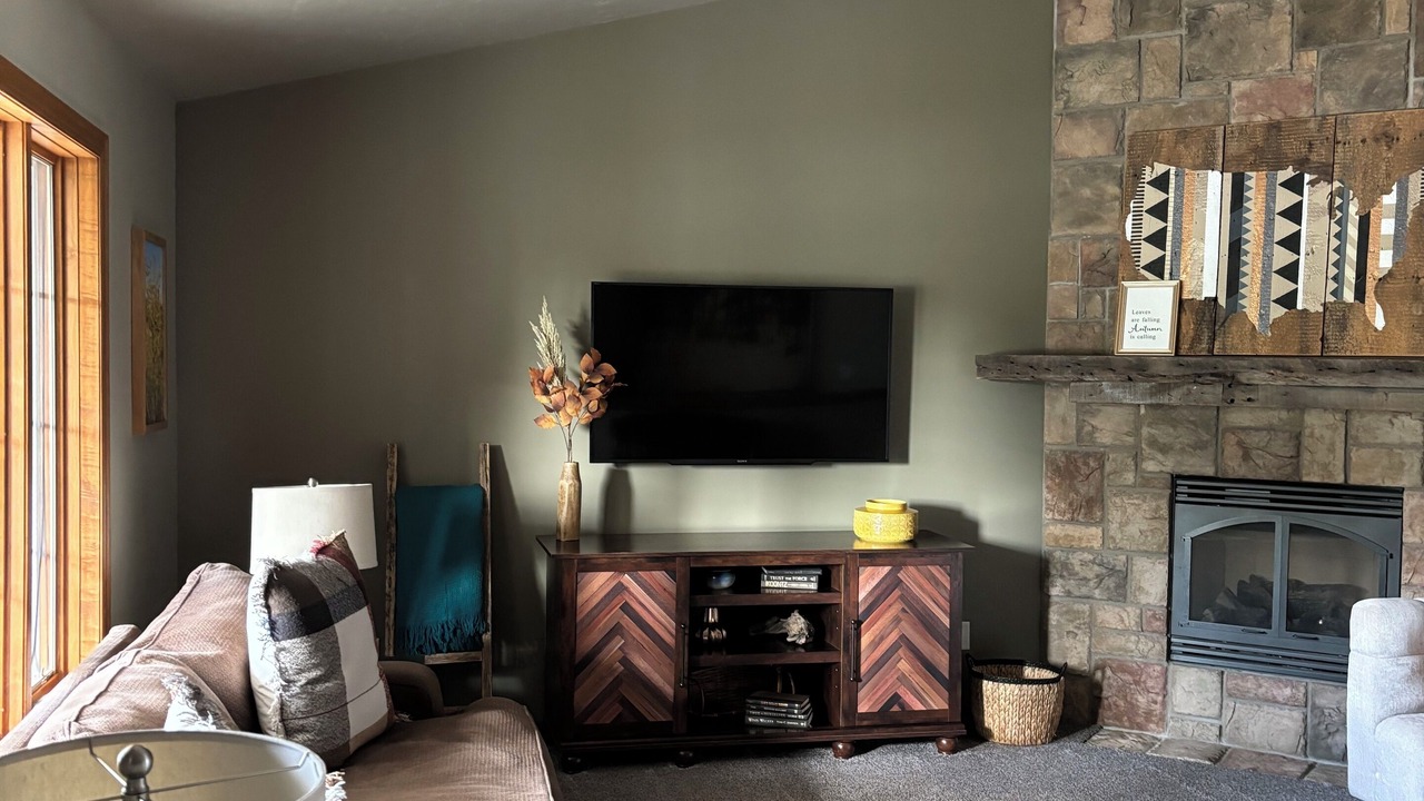 Photo of Livingroom in Ashwaubenon