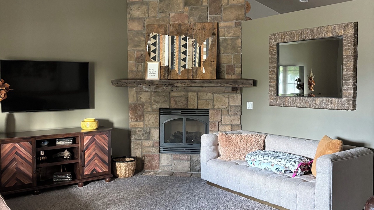 Photo of Livingroom in Ashwaubenon