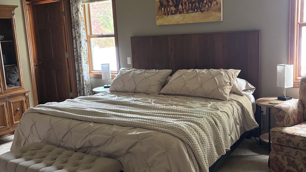 Photo of Bedroom in Ashwaubenon